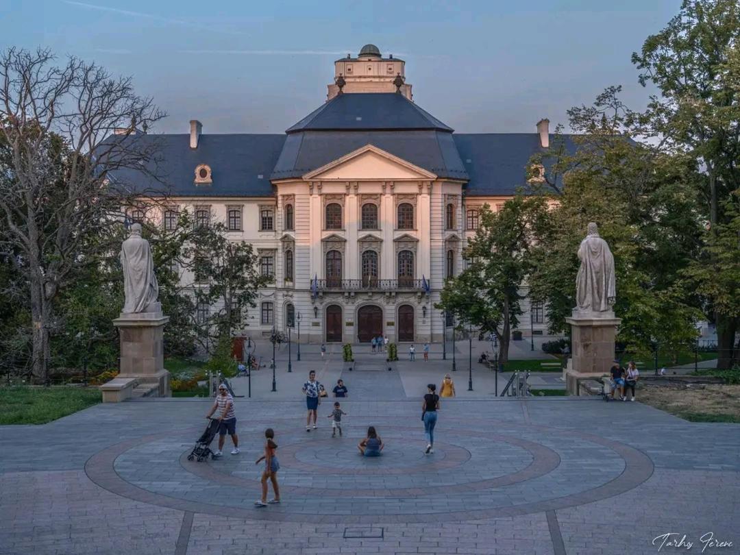 Albina Apartman Eger Bagian luar foto